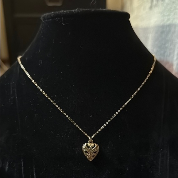 Gold Heart Pendant Necklace - Picture 1 of 2